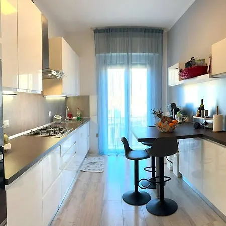 Moderno Al Centro Di アパート