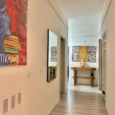 Moderno Al Centro Di アパート *